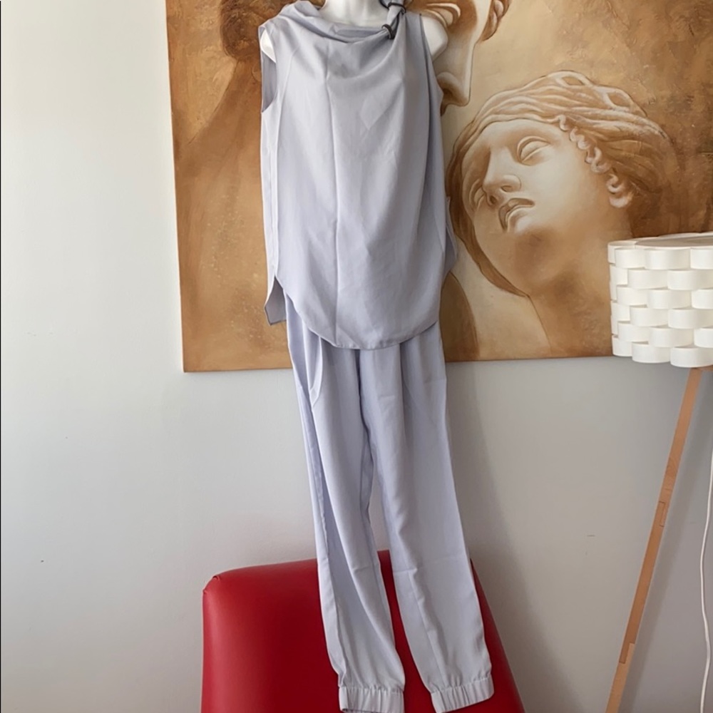 Suit blouse and pants 🦋
